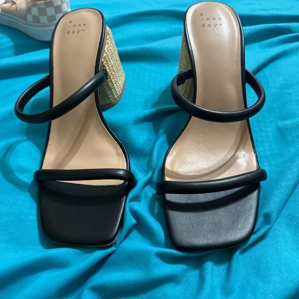 Black Heals - Picture 1 of 2